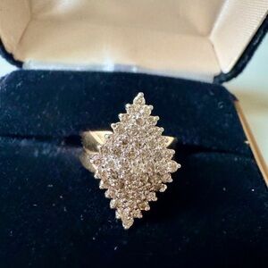 10KP White Stone Cluster Gold Ring Size 6.5